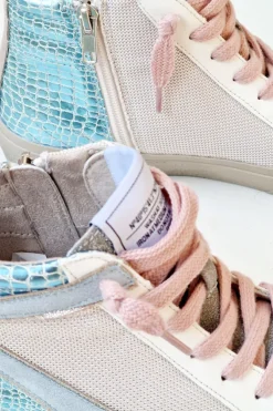 Sneakers blancas con detalles en azul