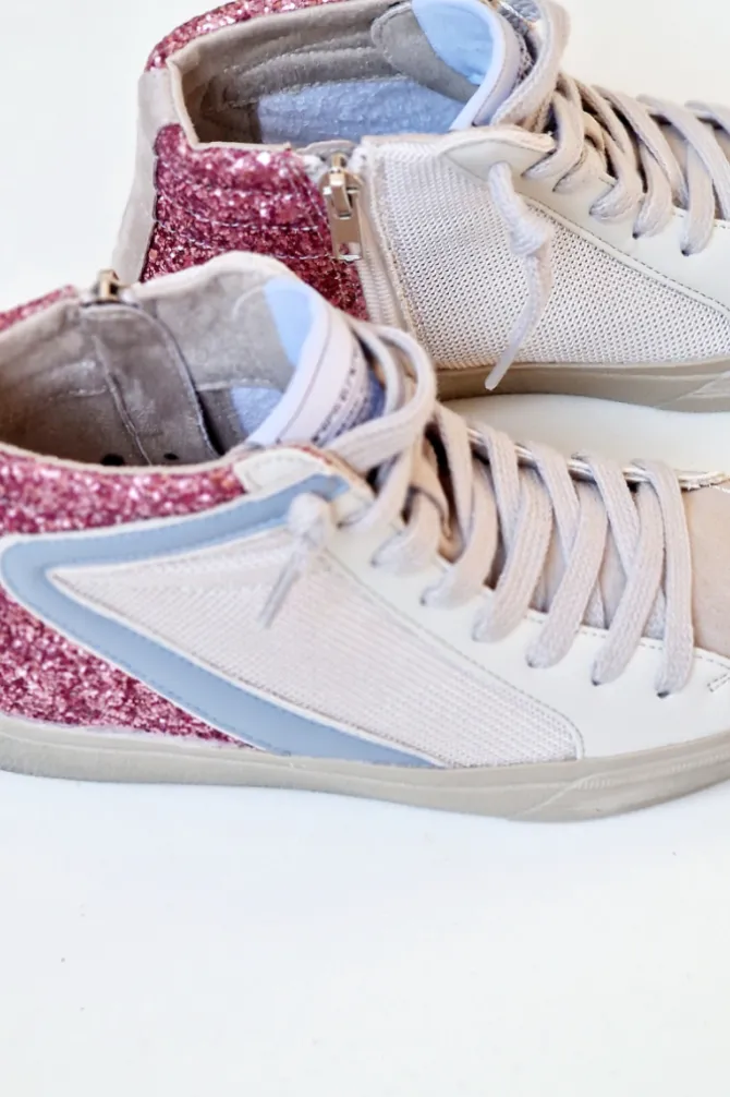 Sneakers blancas con detalles de glitter rosa