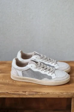 Sneakers blancas con detalles glider plateado