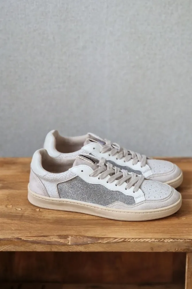 Sneakers blancas con detalles glider plateado