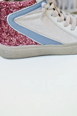 Sneakers blancas con detalles de glitter rosa
