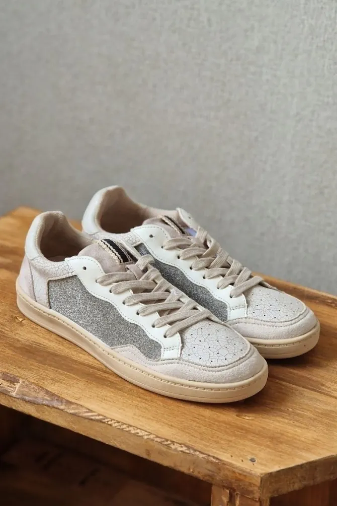 Sneakers blancas con detalles glider plateado