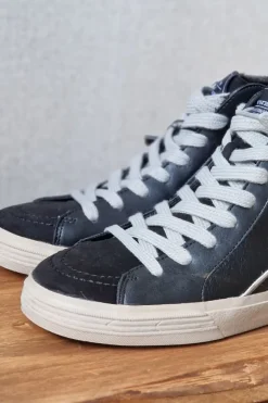 Sneakers negras con detalles tachas y gliter