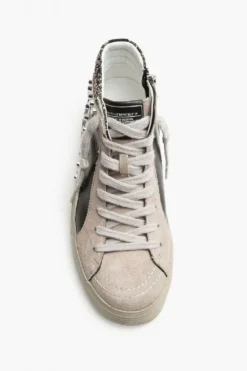 Sneakers negras con detalle blanco, glitter y tachuelas