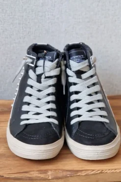 Sneakers negras con detalles tachas y gliter