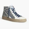 Sneakers plateada con detalle azul, glitter y tachuelas