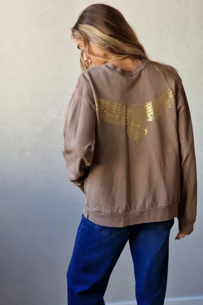 Sudadera básica con águila dorada topo