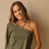 Top asimétrico con estrellas verde militar