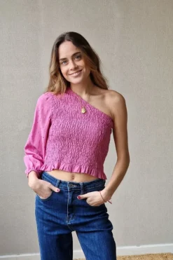 Top asimétrico fruncido rosa