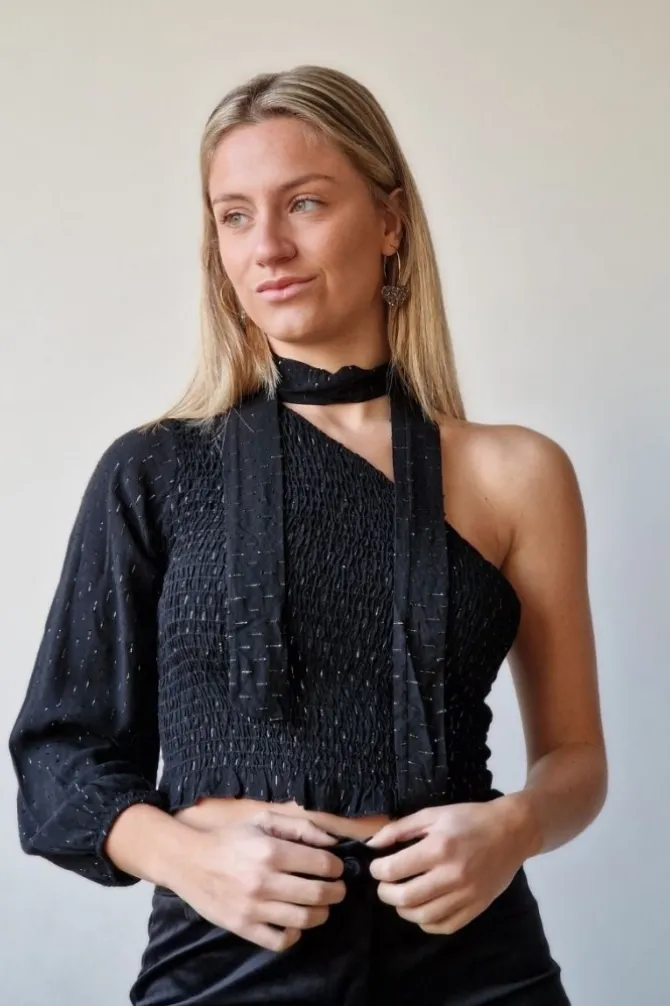 Top asimétrico negro lurex plata