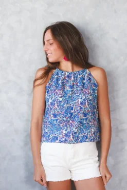Top Azucena cuello halter estampado azulón