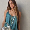 Top de tirantes con detalle verde