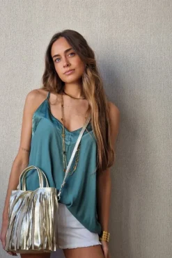 Top de tirantes con detalle verde