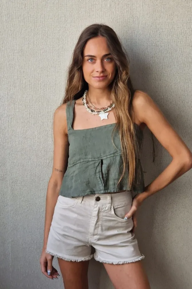Top de tirantes lino color verde militar