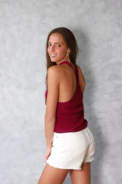 Top halter con tira ancha cruzada buganvilla