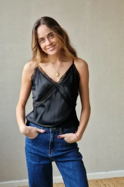 Top lencero con puntilla negro