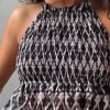 Top nido de abeja cuello halter color negro