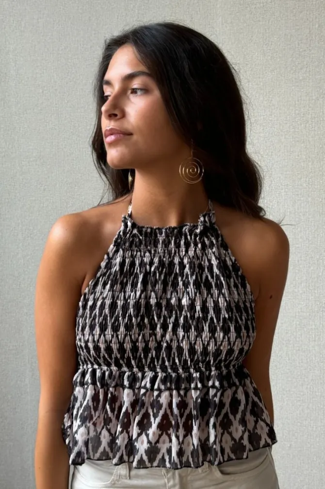 Top nido de abeja cuello halter color negro