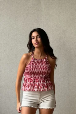 Top nido de abeja cuello halter color rojo
