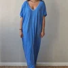 Vestido azulón oversize largo de cuello pico con detalle lurex
