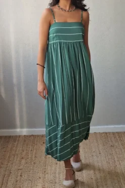 Vestido de tirantes estampado de rayas verde