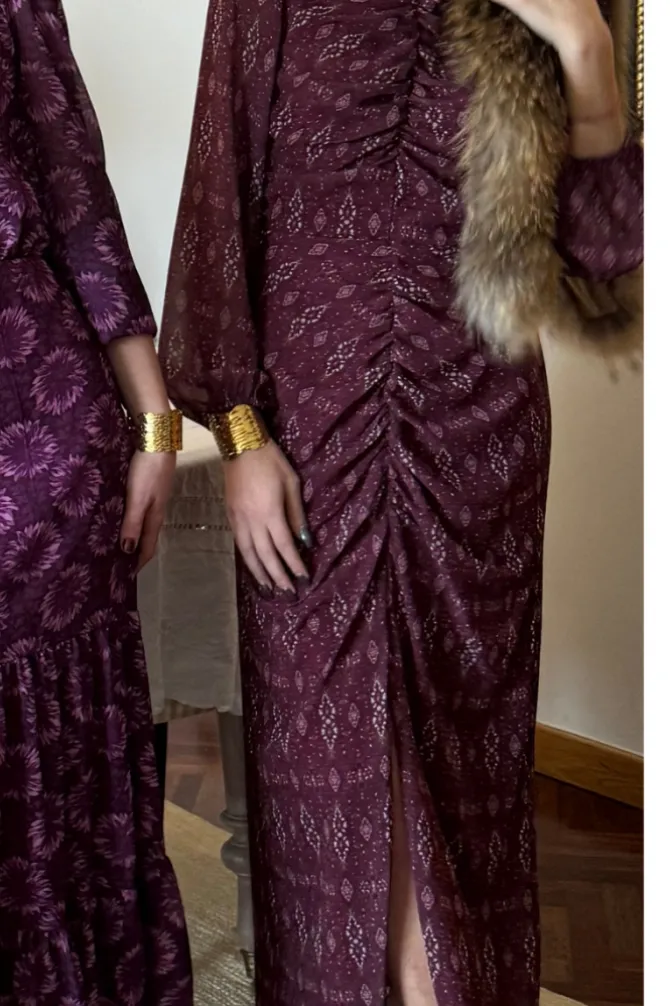 Vestido en granate con fruncido delantero