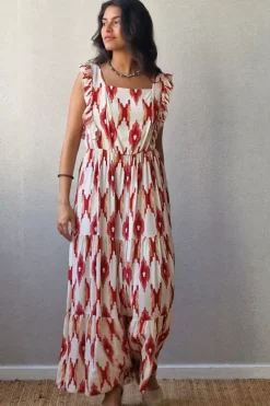 Vestido fresa estampado ikat con volantes y lazo en la espalda