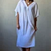 Vestido kaftan tipo lino cuello pico blanco