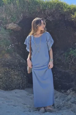 Vestido largo con manga volante puntilla