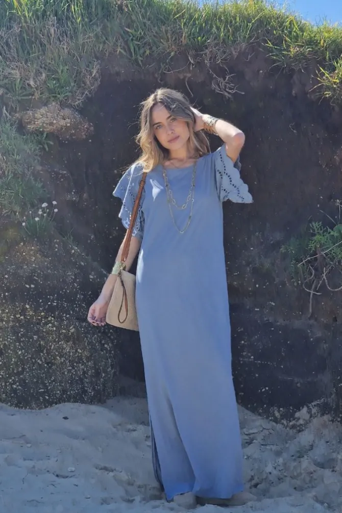 Vestido largo con manga volante puntilla
