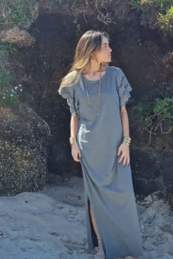 Vestido largo con manga volante puntilla