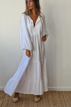 Vestido largo con volantes en color blanco