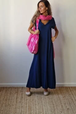 Vestido largo cuello pico azul marino