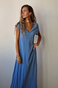 Vestido largo cuello pico azul jeans
