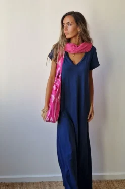 Vestido largo cuello pico azul marino