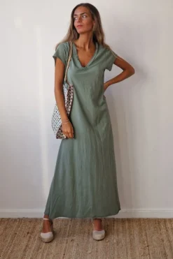 Vestido largo cuello pico verde militar