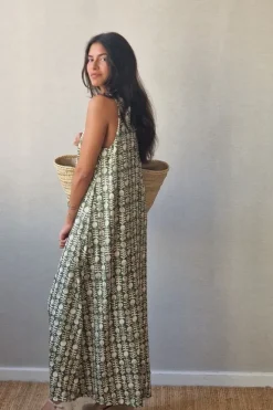 Vestido largo de cuello redondo estampado verde y beige