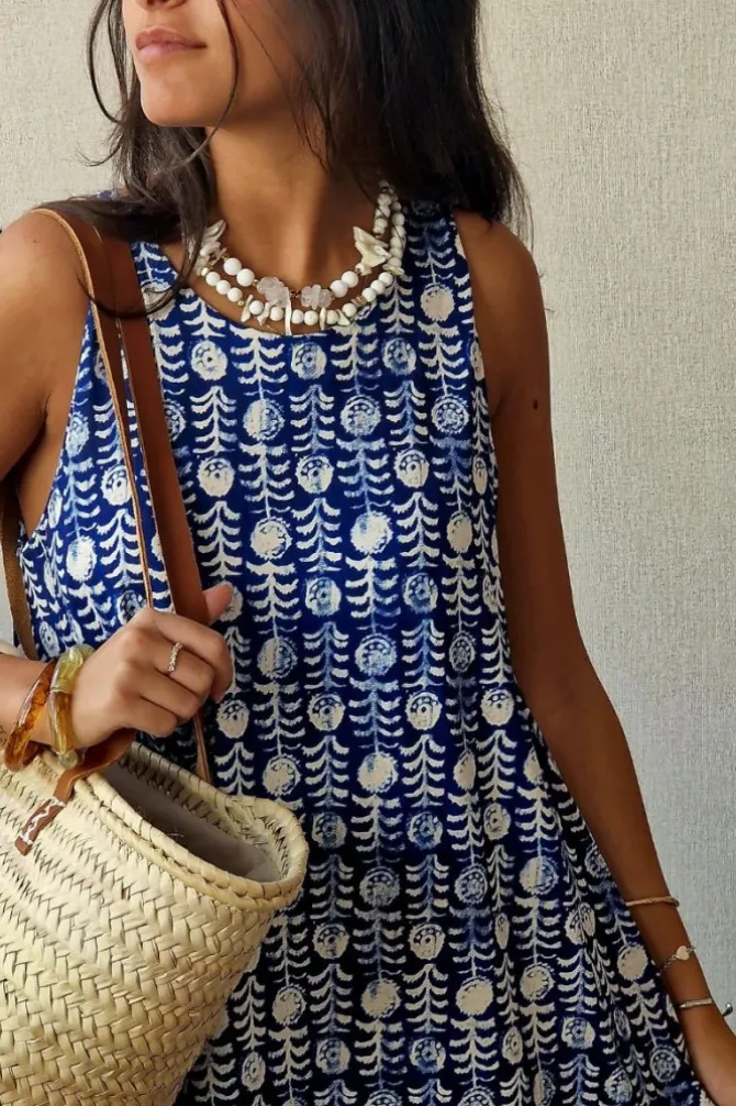 Vestido largo de cuello redondo estampado azul y beige