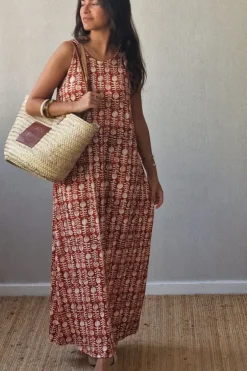 Vestido largo de cuello redondo estampado naranja y beige