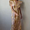 Vestido largo estampado con cuello pico y alerón mostaza y lila
