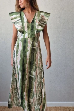 Vestido largo estampado con cuello pico y alerón verde y beige