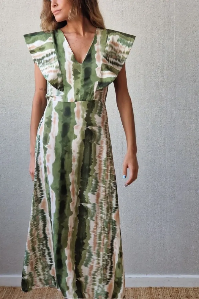 Vestido largo estampado con cuello pico y alerón verde y beige