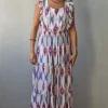 Vestido lila estampado ikat con volantes y lazo en la espalda