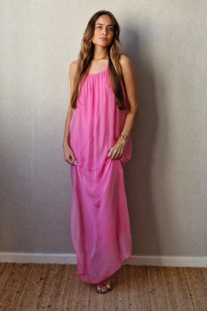 Vestido liso de gasa de tirantes fucsia