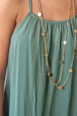 Vestido liso verde de tirantes con tela brillos dorados