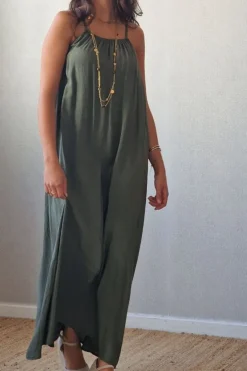Vestido liso verde militar de tirantes con tela brillos dorados
