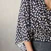 Vestido negro con lunares blancos