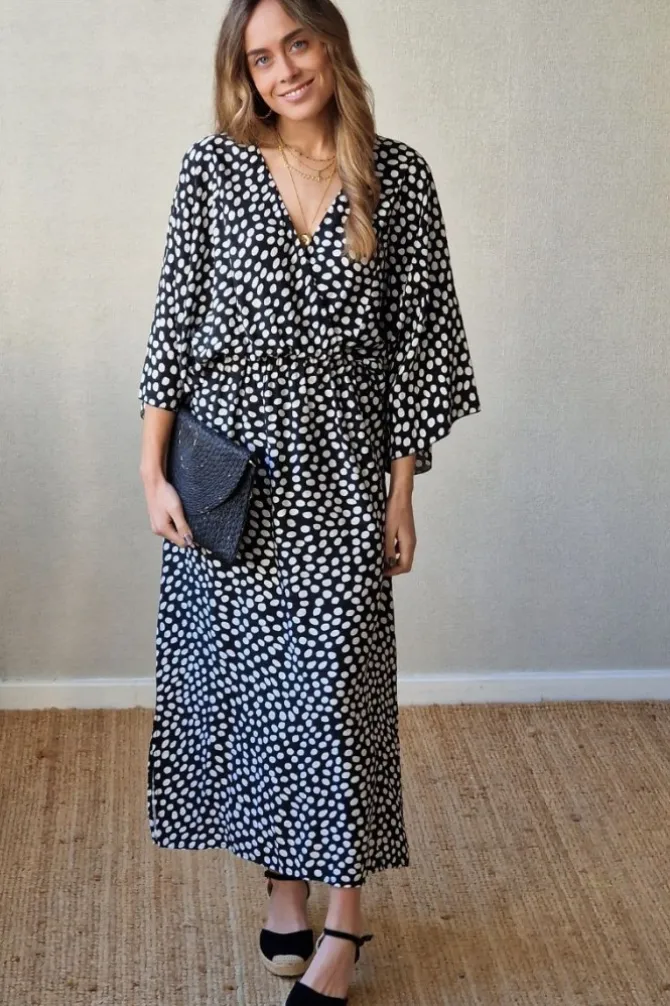 Vestido negro con lunares blancos