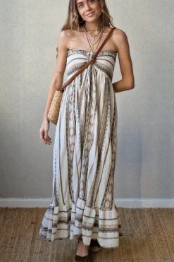 Vestido palabra de honor beige