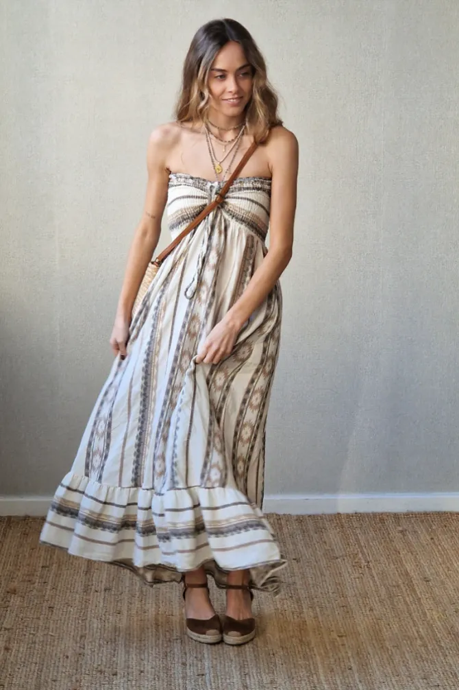 Vestido palabra de honor beige